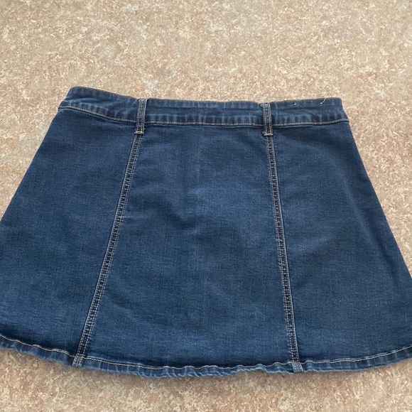 Button down denim mini Size Large - Picture 7 of 8